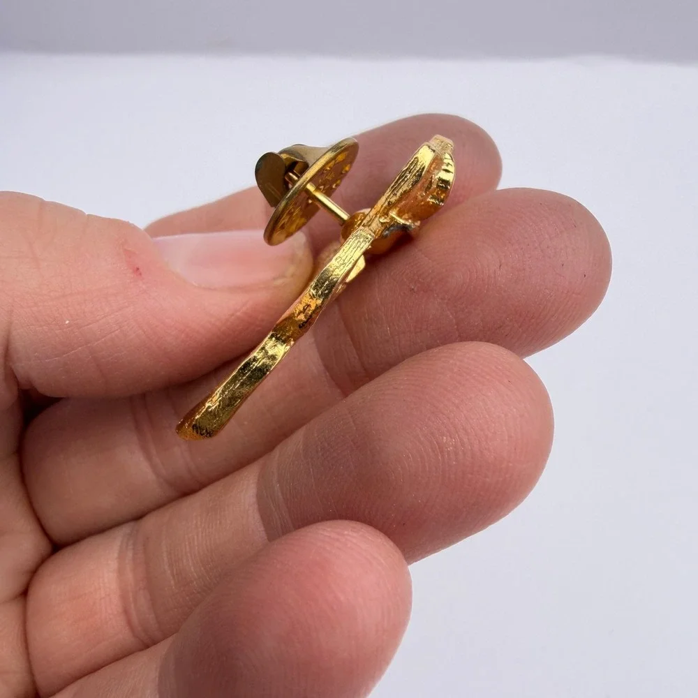 Rose Shaped Lapel Pin Gold Tone Textured Floral Romantic Whimsical Romantic